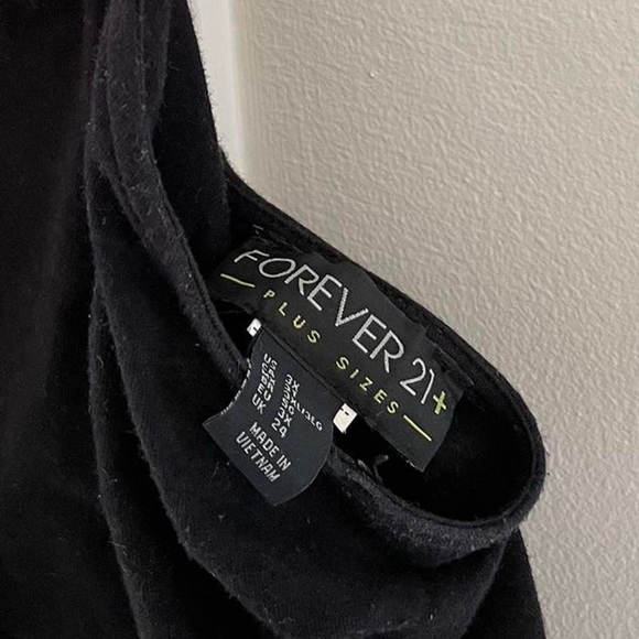 strappy black crop top from Forever 21 Plus - Picture 4 of 5